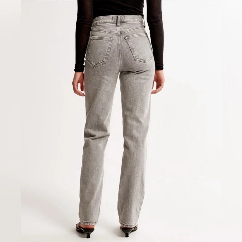 Abercrombie & Fitch Ultra High Rise 90s Straight Jean in Gray